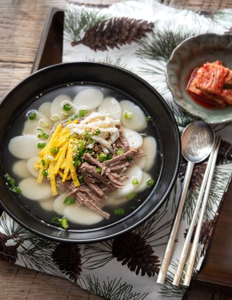 Rice cake soup topped with egg garnish is a traditional Korean New Year's day food Cauliflower Soup Crockpot, Soup Recipes Cauliflower, Tteokguk Recipe, Instant Pot Cauliflower Soup, Korean Rice Cake Soup, Soup Korean, Instant Pot Cauliflower, Rice Cake Soup, Recipe Korean