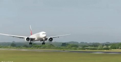 Airplane Landing GIF - Airplane Landing Emirates - Discover & Share GIFs Airplane Gif, Fly Gif, Bts School, Arpeggio Of Blue Steel, Airplane Landing, Hd Dark Wallpapers, Airplane Flying, Neon Backgrounds, Original Vampire