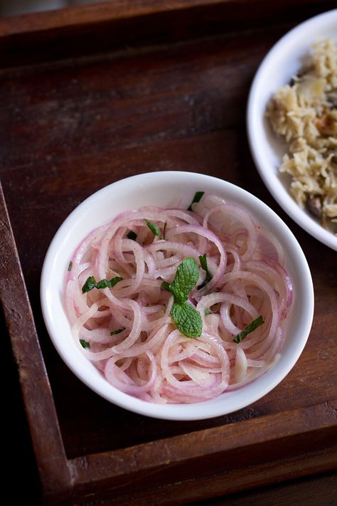 pyaaz ka lachcha or onion ring salad – easy and quick salad made with onion rings. these lachcha onions are basically thinly sliced onion rings spiced with lemon juice, red chili powder and salt. Quick Side Dish, Indian Salads, Onion Ring, North Indian Recipes, Quick Salads, Quick Side Dishes, Onion Salad, Vegan Side Dishes, Vegan Sides