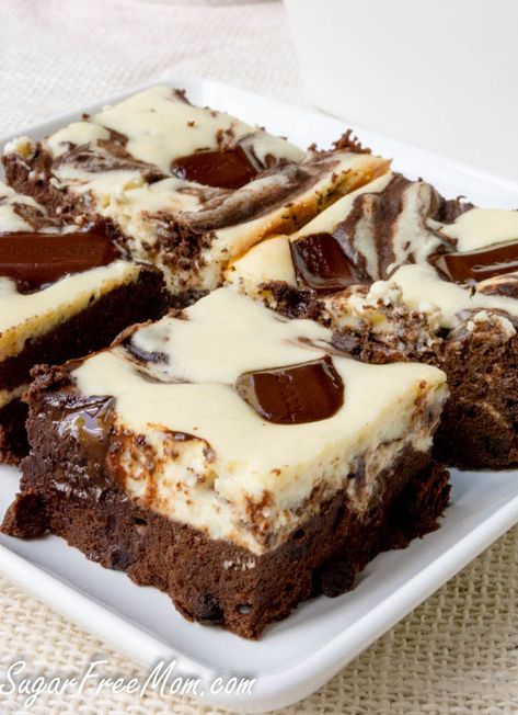 flourless cheesecake brownies-2 Desserts For Diabetics, Desserts Nutella, Weight Watcher Desserts, Smores Dessert, Sugar Free Cheesecake, Sugar Free Baking, Sugar Free Recipes Desserts, Sugar Free Treats, Low Carb Cheesecake