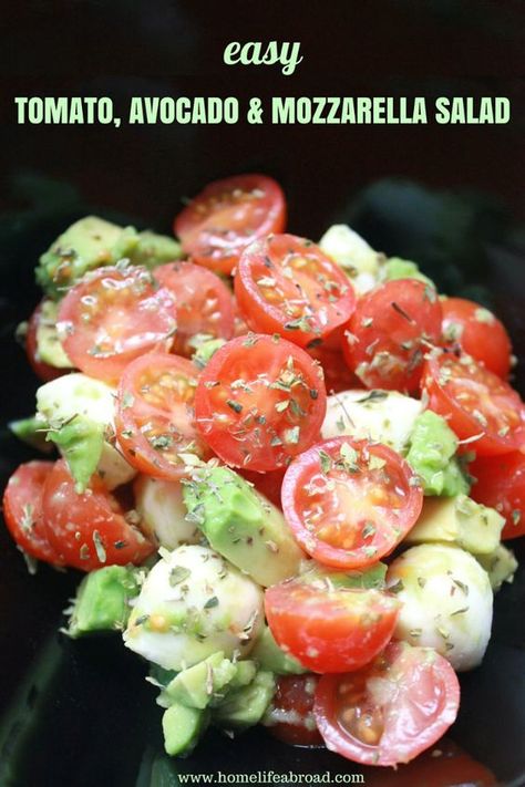 Tomato Avocado, Mozzarella Salad, Avocado Tomato, Yummy Comfort Food, Avocado Recipes, Avocado Salad, Healthy Salad Recipes, Healthy Nutrition, Summer Salads