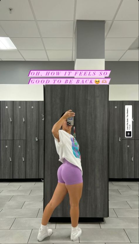 Gym Selfie Poses Women, Gym Mirror Selfie, Fitness Lifestyle Photography, Outfit Mirror Selfie, Gym Mirror, Weight Gain Workout, Workout Pics, Gym Photography, Gym Mirrors