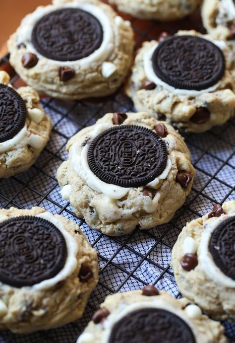 Outrageous Cookies and Cream Cookies are thick, gooey Oreo Pudding Chocolate Chip Cookies sandwiched between two Double Stuf Oreos! #cookiesandcups #oreo #cookiesandcream #recipe #cookies Pudding Chocolate Chip Cookies, Cookies And Cream Cookies, Oreo Pudding, Chocolate Chip Pudding Cookies, Cream Cookies, Oreo Recipes, Cookies N Cream Cookies, Oreo Cookie, Best Food Ever