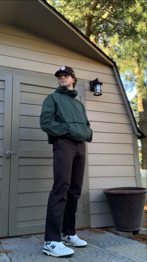 A simple fall or winter outfit that features earth tone colors. The hat is a brown San Diego Padres fitted cap, and the jacket is a Nike anorak jacket in a contrasting forest green. The pants are the Dickies 874 work pants in a dark brown which matches the hat. Lastly, the shoes are the Aimé Leon Dore x New Balance 550 collab sneakers in the Evergreen colorway. Windbreakers Outfits Men, Windbreaker Fits Men, Cargo Dickies Outfits, 874 Outfit Men, Newbalance Outfits Mens, Dickies Cargo Pants Outfit, How To Style Windbreaker, How To Style Dickies, Men Windbreaker Outfit