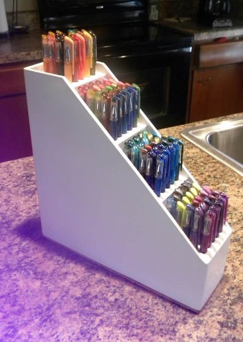 Paintbrush Storage, Julkransar Diy, Craft Room Organization Storage, Diy Magazine Holder, Dream Craft Room, Scrapbook Room, Diy Magazine, Office Crafts, Art Storage