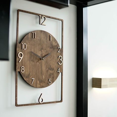 Large Wooden Clock, Diy Shoe Rack Ideas, Wall Clock Decor Living Room, Wood Clock Design, Office Wall Clock, Wooden Lamps Design, Home Office Modern, Feature Wall Living Room, Living Room Clocks