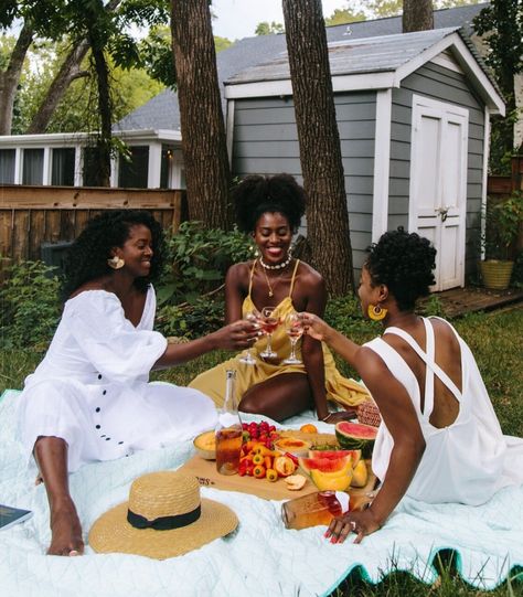 Picnic with the girls! 🥂 #dopemoment Natural Afro, Girls Brunch, Classy And Elegant, Black Femininity, Afro Hair, Photoshoot Concept, A Picnic, Friend Photoshoot, Look At You