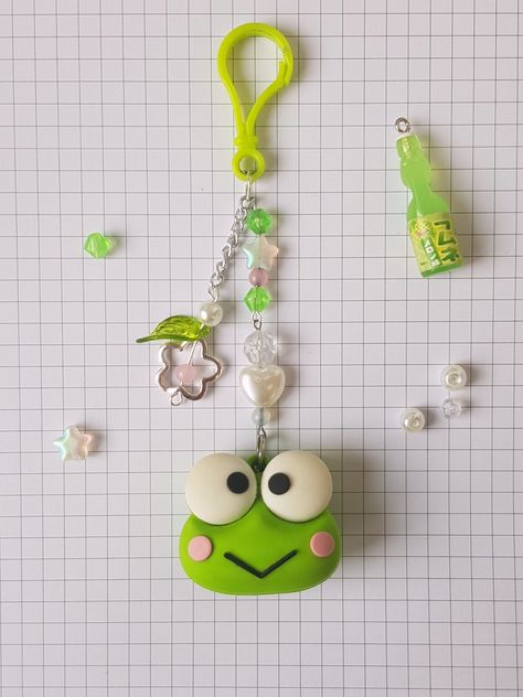 Green beads keroppi sanrio keychain ☆ Kerropi Things, Keroppi Room Decor, Keroppi Gifts, Keroppi Crafts, Keroppi Clay, Keroppi Items, Keroppi Clothes, Keroppi Jewelry, Keychain From Clay