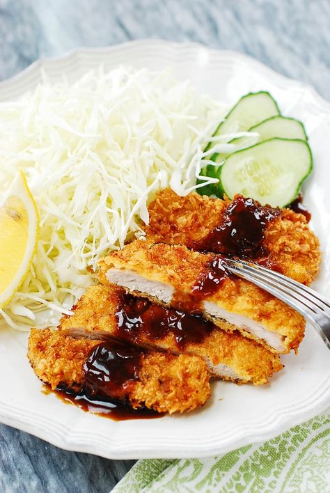 Tonkatsu (Pork Cutlet) Tonkatsu Pork, Asian Noodle Dishes, Wok Recipes, Asian Side Dishes, Pork Cutlet, Ramen Recipe, Pork Loin Recipes, Pork Loin Chops, Pork Cutlets