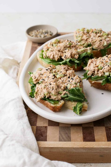 Spicy Tuna Salad On Toast With Greens - A Nourishing Plate Tuna Salad Toast, Tuna On Toast, Tuna Toast, Spicy Tuna Salad, Turkey Club Sandwich, Salmon Poke, Crispy Chickpeas, Spicy Tuna, Healthy Food Dishes