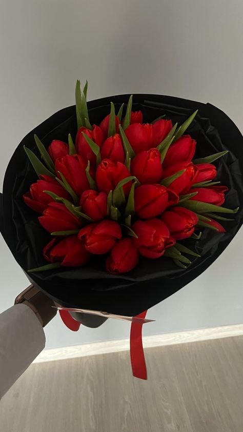 Red Tulips Bouquet, Bouquet Of Tulips, Flowers To Go, Tulip Wedding, Tulip Bouquet, Senior Prom, Red Tulips, Tulips Flowers, Black Wedding