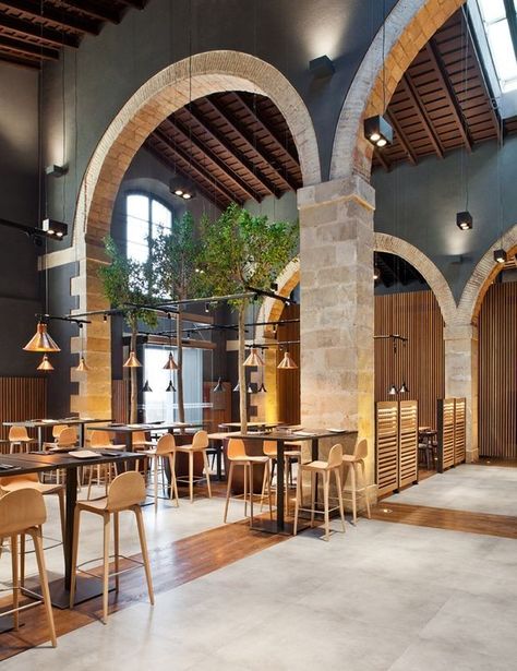 Tapas Restaurant Design, Luxury Restaurant Interior, Hotel Restaurant Design, Restaurant Design Inspiration, Unique Bedroom Design, Tapas Restaurant, Neoclassical Interior, Showroom Interior Design, Restaurant Lighting