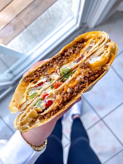 Everything Delish, Taco Bells, Crunchwrap Supreme Recipe, Taco Bell Crunchwrap Supreme, Taco Bell Crunchwrap, Crunchwrap Recipe, Crunchwrap Supreme, Crunch Wrap, Fettuccine Alfredo Recipes