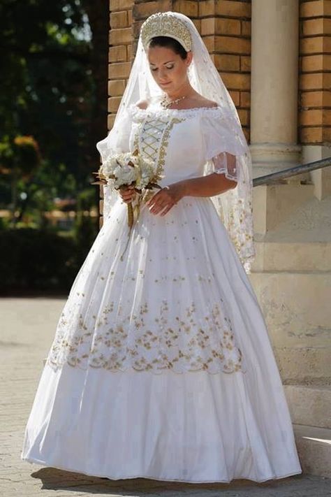 Hungarian Wedding, Polish Wedding, Folk Wedding, Purple Wedding Dress, Hungarian Embroidery, Wedding Dresses 2018, Folk Dresses, Traditional Wedding Dresses, Folk Fashion