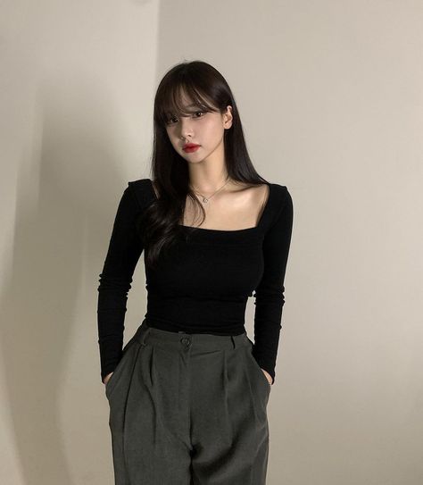 20 Top Korean Female Bloggers on Instagram Who We're Loving Korean Trends, Korean Outfit Ideas, Simple Casual Outfits, Top Korean, Cold Outfits, Tumblr Outfits, Classy Work Outfits, Easy Trendy Outfits, Modest Fashion Outfits