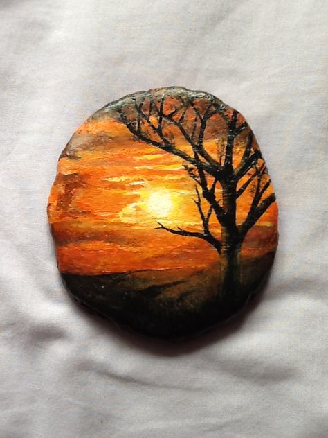 Tree in sunset painting- beach slate Slate Rock, Painted Rocks Diy, Rock Painting Ideas Easy, Rock Painting Patterns, House On The Rock, Rock Painting Designs, Rock Painting Art, Hand Painted Rocks, Pebble Painting