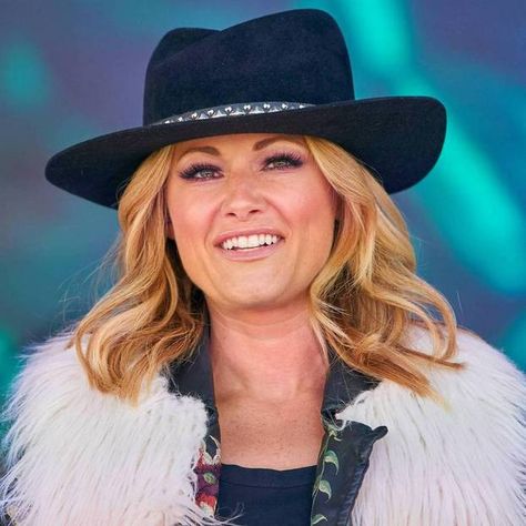 Helene Fischer betätigte einen neuen Mann an ihrer Seite Cowgirl Look, Spaghetti Bolognese, Beauty And Fashion, Jd Sports, Fitness Model, Panama Hat, Floppy Hat, Fedora, Cowboy Hats