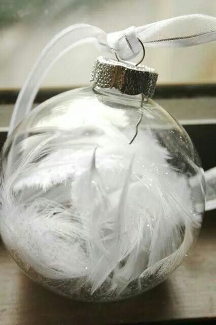 Feather filled balls Diy Christmas Baubles, Clear Glass Ornaments, Feather Crafts, Homemade Christmas Gifts, White Feathers, Noel Christmas, Holiday Decorating, Xmas Ornaments, Homemade Christmas