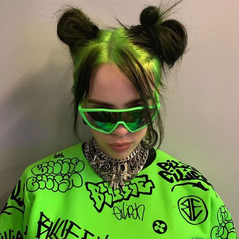 Where are the avocados? Let’s ask Billie Eilish and her new hair color. Green Hair, Neon Green, Billie Eilish, A Woman, Neon, Sunglasses, Green, Hair