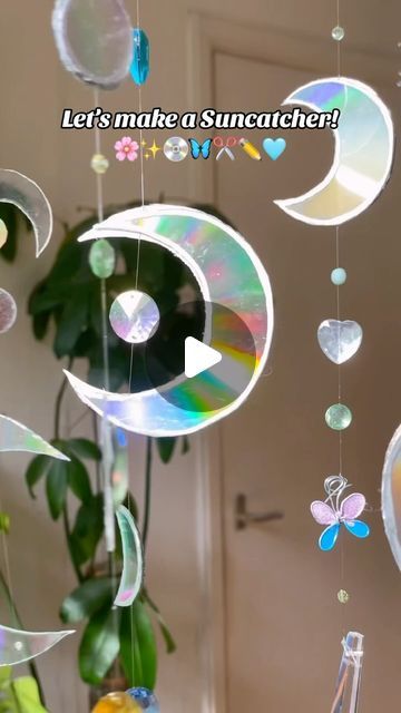 Cd Crafts For Kids, Diy Wind Chimes For Kids, Suncatchers For Kids, Suncatchers Diy, Art Cd, Butterfly Suncatcher, Suncatcher Diy, Cd Diy, Cd Crafts