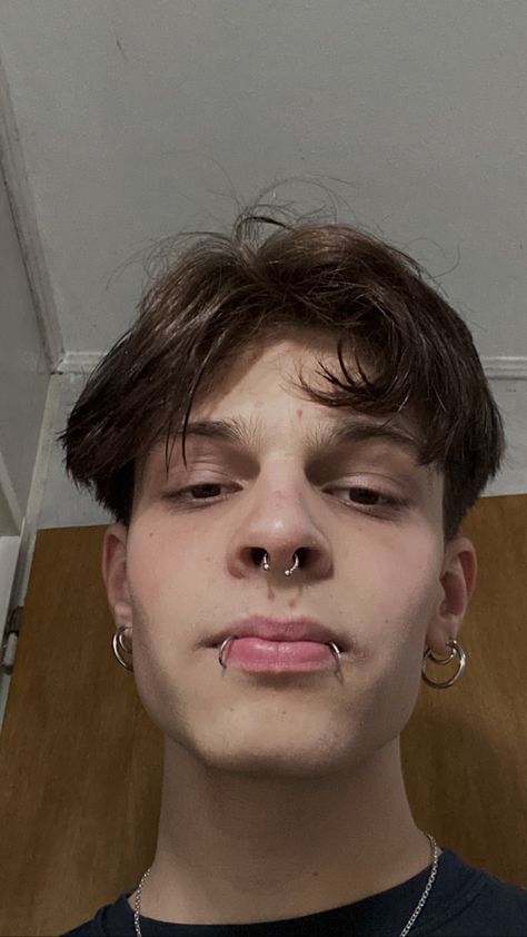 Men Facial Piercings, Snake Bites Men, Lip Piercing Men, Men Piercing Ideas, Piercing No Rosto, Eyebrow Piercing Men, Piercings Men, Boys With Piercings, Septum Piercing Men