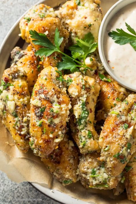 Low Calorie Garlic Parmesan Chicken Wings Garlic Parm Chicken Wings, Garlic Parm Chicken, Apricot Glazed Chicken, Parm Chicken, Healthy Chicken Wings, Peach Chicken, Glazed Chicken Wings, Parmesan Wings, Lemon Pepper Chicken Wings