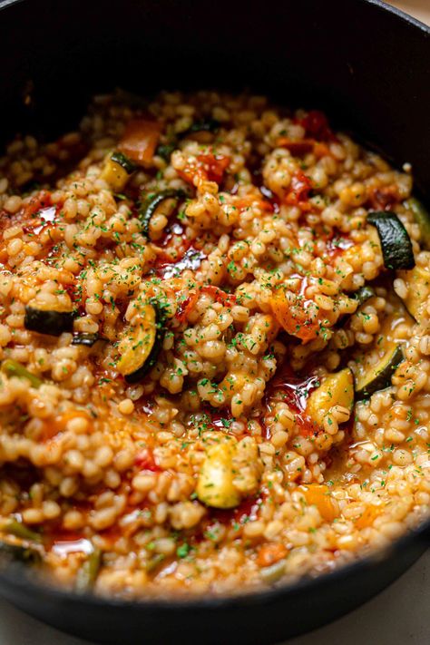 Vegetable Risotto, Barley Risotto, Barley Recipe, Plats Healthy, Pearl Barley, Risotto Recipes, Delicious Vegetables, Vegan Dinners, Vegetarian Dishes