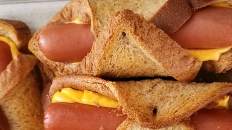 Cheese And Bread, Making Grilled Cheese, Hot Dog Recipes, American Cheese, Retro Recipes, Cheese Bread, Sandwich Bread, Grilled Cheese Sandwich, Cheese Sandwiches