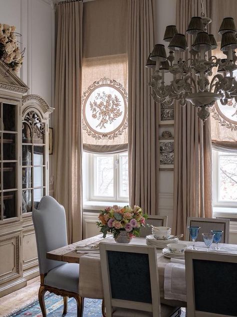 French Country Rug, Dining Room Design Ideas, Kitchen Window Curtains, Dining Room French, Dining Room Style, French Style Furniture, Elegant Dining Room, Room Design Ideas, Chic Kitchen