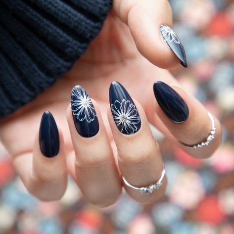 Color Vibes: Navy Blue, White, Silver Glitter, Shiny Topcoat. *Polished Af Is A Proud, Black-Owned Business* Polished Af Press-On Nails Are Made From High-Quality Gel And Cured Using An Led/Uv Light. This Means That You Stay Polished Af For Longer :). With Proper Application And Care, Your Nails (Which Are Also Reusable) Can Last For 2 Weeks Or Longer. Included In Your Order -10 Custom Fit Nails -1 Nail File -1 Cuticle Stick -1 Nail Buffer -1 Nail Glue -1 Set Of Nail Glue Tabs (Shorter Wear For Navy Blue Nail Designs, Black And Blue Nails, Blue And Silver Nails, Blue Nail Color, Best Press On Nails, Navy Nails, Navy Blue Nails, Brown Nails Design, Easter Nail Art