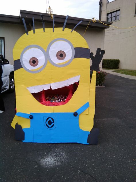 2015 trunk or treat Minion Minion Trunk Or Treat, Minion Party Decorations, Oskaloosa Iowa, Trunker Treat Ideas, Halloween Car Decorations, Diy Minions, Creative Ideas To Make, Trunk Or Treat Ideas, Minion Halloween