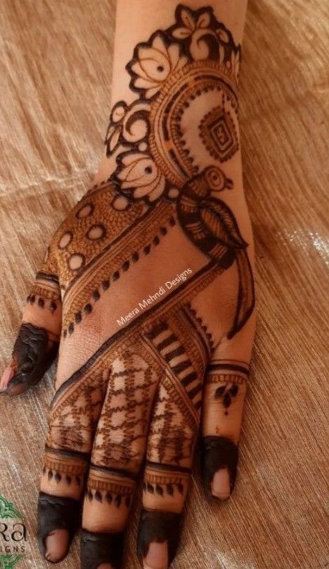 New Mahendi Design 2022 Unique Back Hand, Back Mahendiii Design, Cheks Design Mehndi, Arabic Mehandi, Mehndi Designs 2018, Mehndi Designs For Kids, Simple Mehndi Designs Fingers, Engagement Mehndi Designs, Full Mehndi Designs