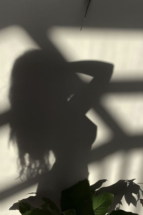 Silhouette Aesthetic, Shadow Photography, Body Photography, Shadow Pictures, Model Poses Photography, Foto Poses, Foto Art, Trik Fotografi, Ideas For Instagram Photos