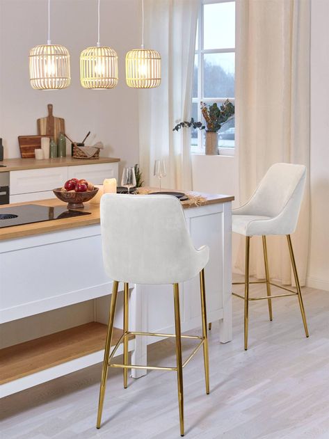 Taburetes altos (de todos los estilos) que quedan genial en cualquier office Modern Bar Stools Kitchen, Cool Bar Stools, Bedroom Bed Design, Style Loft, Apartment Decor Inspiration, Modern Bar Stools, Kitchen Bar Stools, Chaise Bar, Beautiful Kitchens