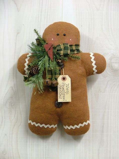 Gingerbread Man Crafts, Gingerbread Decor, Gingerbread Crafts, Gingerbread Christmas Decor, Prim Christmas, Christmas Gingerbread Men, Gingerbread Men, Felt Christmas Ornaments, Primitive Christmas