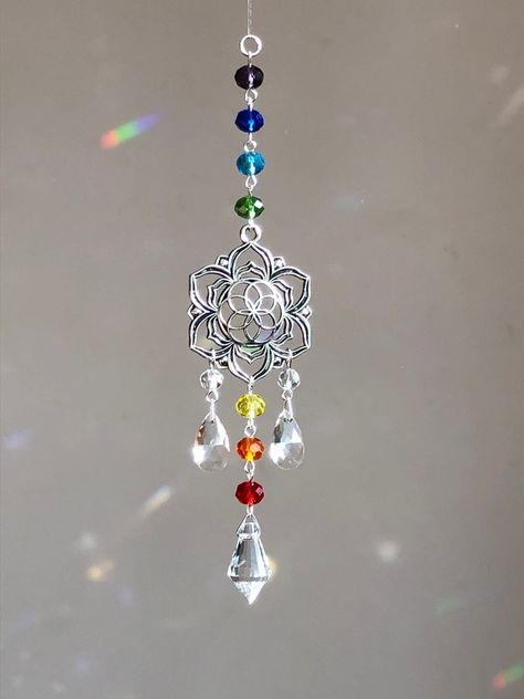 Chakra Suncatcher, Lotus Flower Seeds, Bead Suncatcher, Crystal Suncatchers Diy, Suncatcher Diy, Dream Catcher Decor, Mirror Car Accessories, Crystal Wind Chimes, Chakra Colors