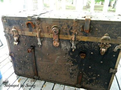 rusted vintage trunk makeover, cleaning tips, painted furniture, The bottom has been scrubbed the top has not Vintage Trunk Makeover, Vintage Trunks Makeover, Steamer Trunk Makeover, Trunk Redo, Antique Trunk Restoration, Trunk Restoration, Trunk Makeover, Metal Trunk, Trunk Ideas