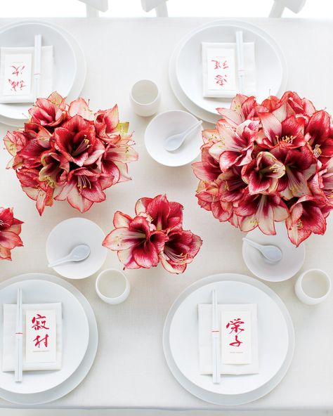 55 Clever Ways to Trim Your Wedding Budget Amaryllis Centerpiece, Pink Amaryllis, Chinese Dinner, New Year Table, Amaryllis Flowers, Simple Centerpieces, Gorgeous Flowers, Martha Stewart Weddings, Chinese Wedding