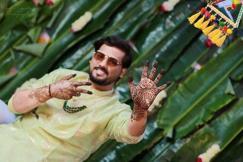 Interesting Groom Mehendi Ideas You Will Totally Love Groom Mehndi Photoshoot, Groom Mehandi Photoshoot, Mehandi Poses For Groom, Dulha Mehandi Pose, Groom Mehendi Photoshoot, Mehndi Poses For Groom, Groom Mehendi Poses, Groom Mehndi Poses, Groom Mahendi Design