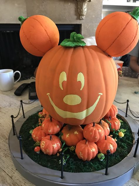 The Disney Family website has this project in the crafts section. It was super fun to build. Diy Disney Pumpkins, Disneyland Fall Decorations, Diy Mickey Pumpkin, Disney Pumpkins, Halloween Mickey Decorations, Disneyland Pumpkin, Disney Shadow Box, Disneyland Mickey Pumpkin, Disney Halloween Decorations