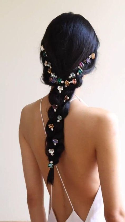 Flowers In Her Hair, Hair Jewels, روتين العناية بالبشرة, Aesthetic Hair, Hair Dos, Hairstyle Ideas, Up Hairstyles, Hair Jewelry, Hair Looks