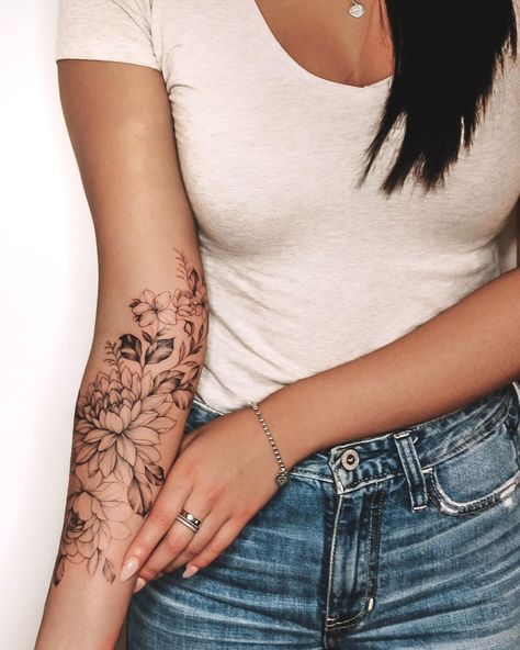 Inner Forearm Tattoos For Women Flowers, Birth Flower Tattoos Ideas Families Forearm, Flower Forearm Tattoo Half Sleeves, Birth Flower Sleeve Tattoo, Floral Filler Tattoo Ideas, Tattoo Biceps, Floral Arm Tattoo, Forearm Flower Tattoo, Minimal Tattoos