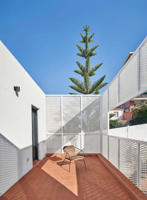 The large master bedroom opens onto a sheltered terrace that sits atop the new extension. White mesh screens the terrace, with a rectangular cut-out for views of the pool. Melbourne Apartment, Condo Renovation, Small Hall, Expanded Metal, Spanish Architecture, Patio Interior, Ground Floor Plan, Facade Design, Metal Mesh