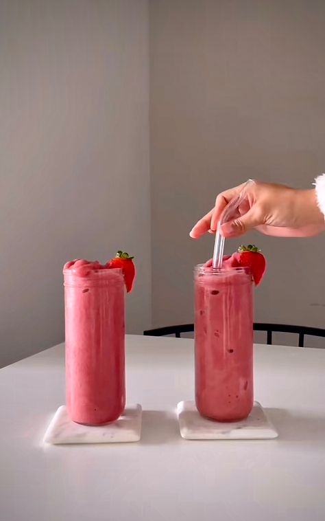 Aesthetic Smoothie, Smoothie Pictures, Smoothie Pictures Aesthetic, Fruit Smoothie Aesthetic, Smoothie Asethic, Asthetic Smoothies, Smoothie Aesthetic Photo, Smoothies Aesthetic, Smoothie Asthetic Picture