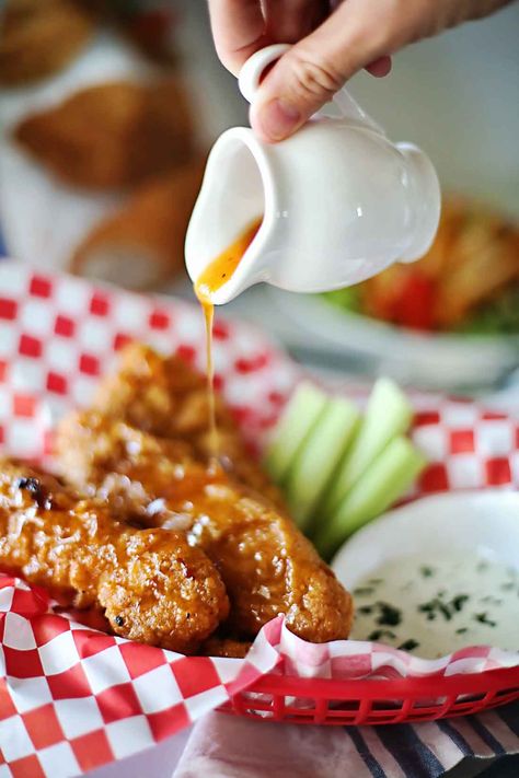 Sweet Heat Sauce Recipe, Sweet Heat Sauce, Homemade Chicken Tenders, Sticky Sauce, Dipping Sauces For Chicken, Wing Sauce Recipes, Crunchy Chicken, Hot Chili Sauce, Butter Honey