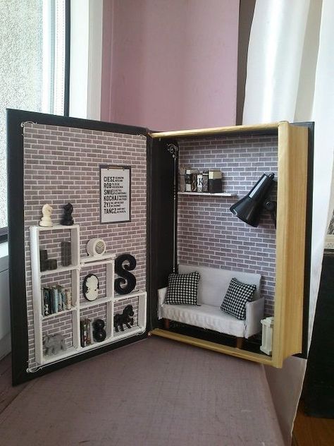 Room Boxes Miniature Dioramas Diy, Room Box Miniatures, Old Book Crafts, Cardboard Box Crafts, Mini Doll House, Miniature Rooms, Modern Dollhouse, Miniature Diy, Miniature Houses