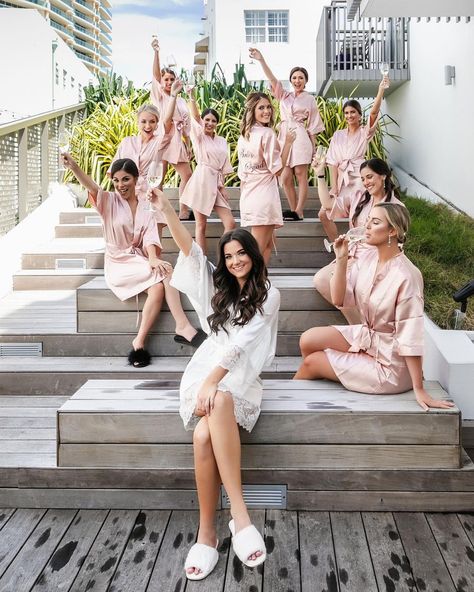 Bride Tribe Ideas, Wedding Morning Robe, Bride And Bridesmaid Pictures, Bachelorette Party Photo, Bridesmaid Poses, Bridesmaid Pictures, Bridesmaid Photoshoot, Bridal Squad, Maternity Photography Poses Pregnancy Pics