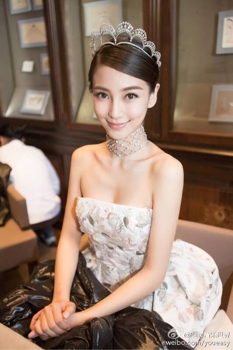 Chinese mainland actor Huang Xiaoming and Hong Kong actress Angelababy will hold… Angelababy Wedding, Hong Kong Actress, Huang Xiaoming, Bridal Hair Tiara, Pageant Jewelry, Crystal Bridal Tiaras, Hair Jewelry Wedding, Bridal Tiara, Chinese Actress