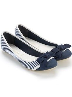 Shoes Girl, Striped Shoes, Fashion Shoes Sandals, Cute Flats, Stunning Shoes, Girly Shoes, Girl Shoes, Slipper Shoes, Pretty Shoes