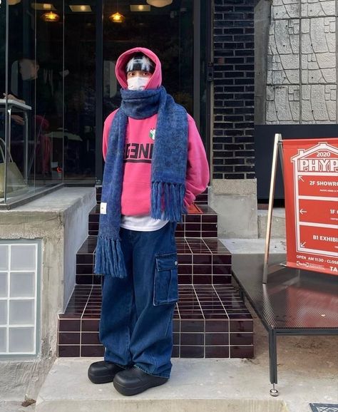 Clothes Inspiration 2020, Hoodie And Scarf Outfit, Hoodie With Scarf, Pink Hoodie Men, Streetwear Hoodie Outfit, Blue Scarf Outfit, Big Scarf Outfit, Blue Hoodie Outfit, Pink Hoodie Outfit